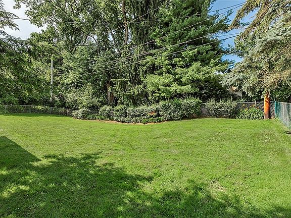 5th image of 118 Atterbury Blvd