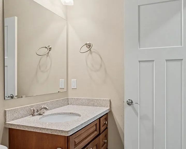1643 Burnside Pl — Photo 26