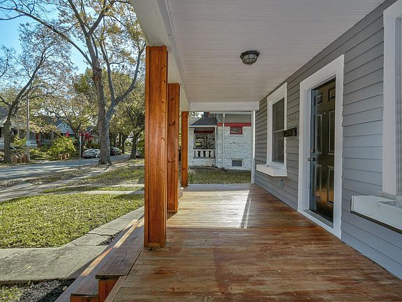 3rd image of 4212 Bell St