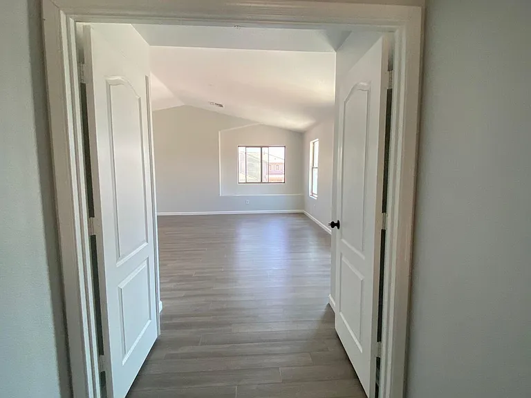 8402 S 48th Ln — Photo 8