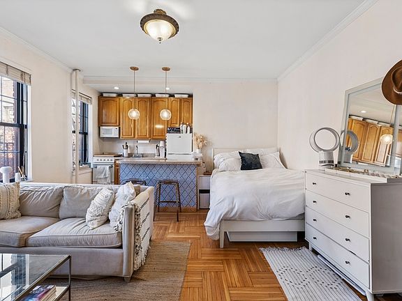 3rd image of 270 W 11th St APT 4C