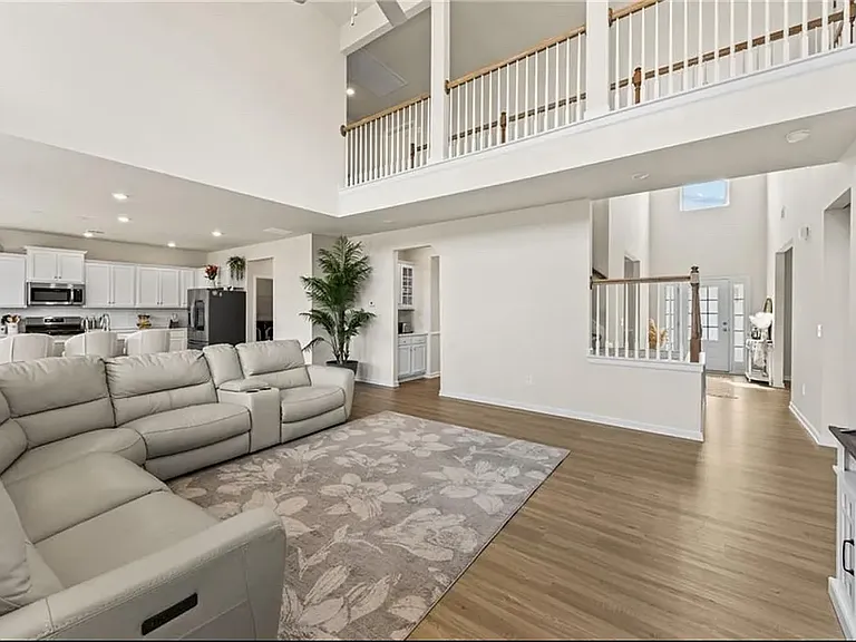 237 Bloomfield Cir — Photo 3