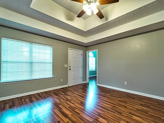 3rd image of 106 Gardenwood Ct