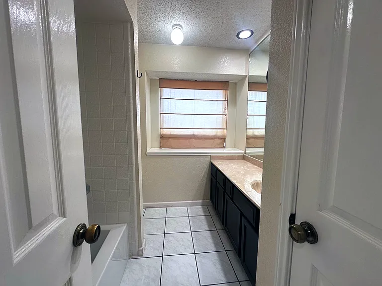 2318 Crystal Creek Ln — Photo 22