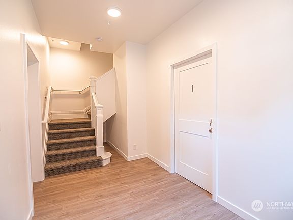 4th image of 1419 E Union Street