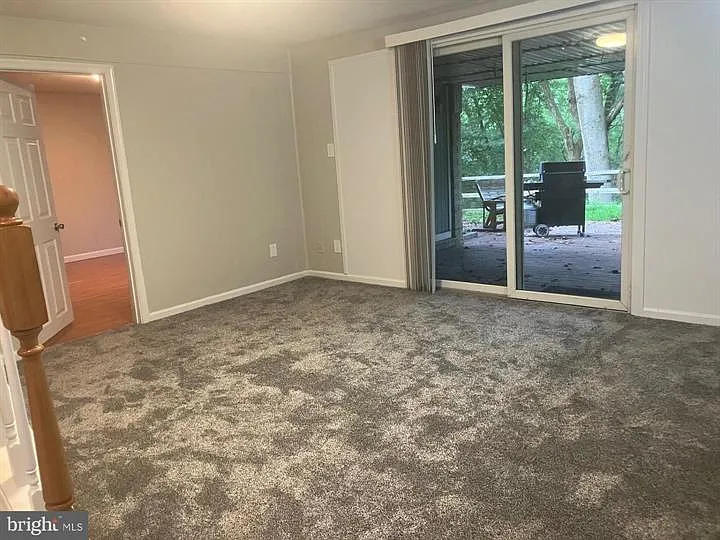 Dining/Living Area Sliders to Patio plus Plush NEW CARPETS