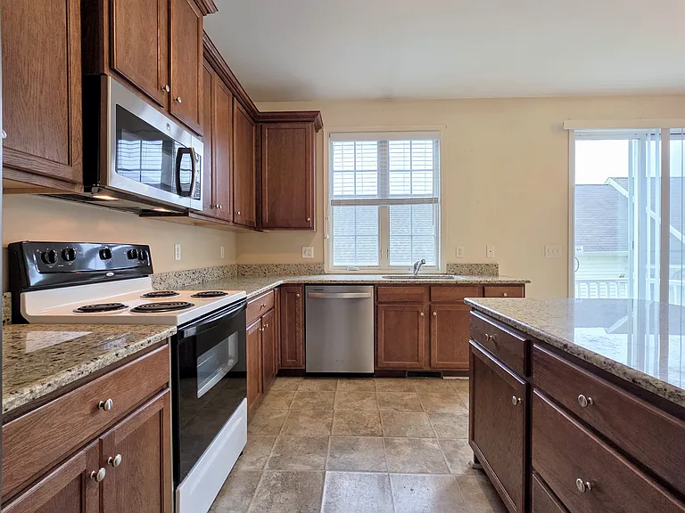 214 Sagamore Hl — Photo 7