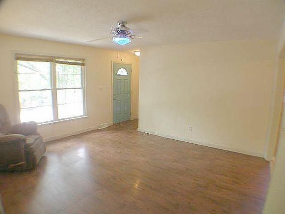 4th image of 1841 Belmont Blvd