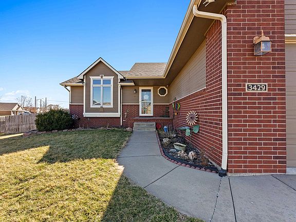 3rd image of 3429 N Pepper Ridge St