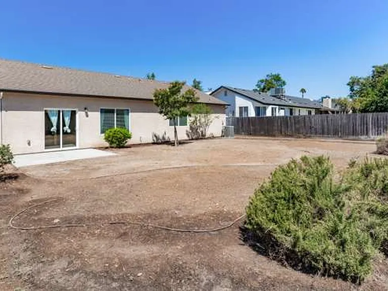 538 N Burgan Ave — Photo 25
