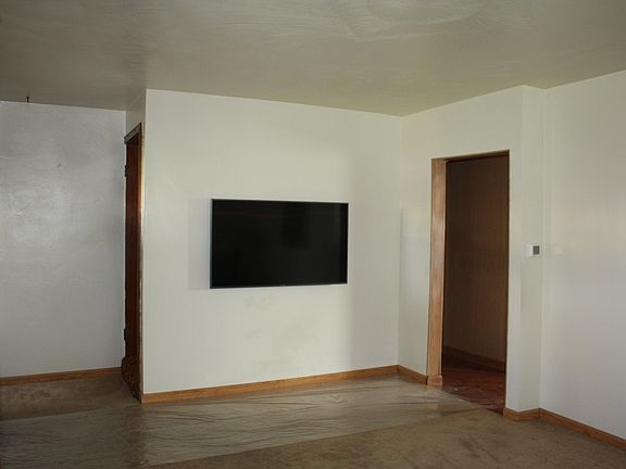 4th image of 420 Orient Ave