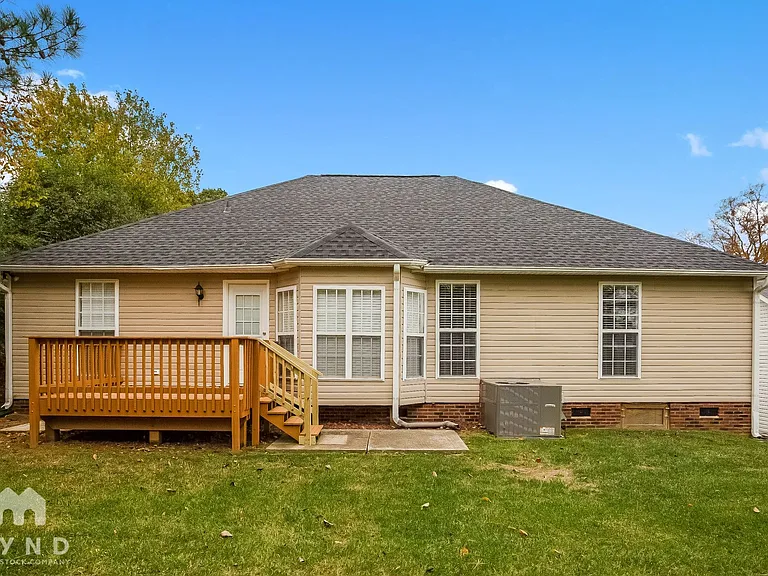4723 Hendrix Ct — Photo 15