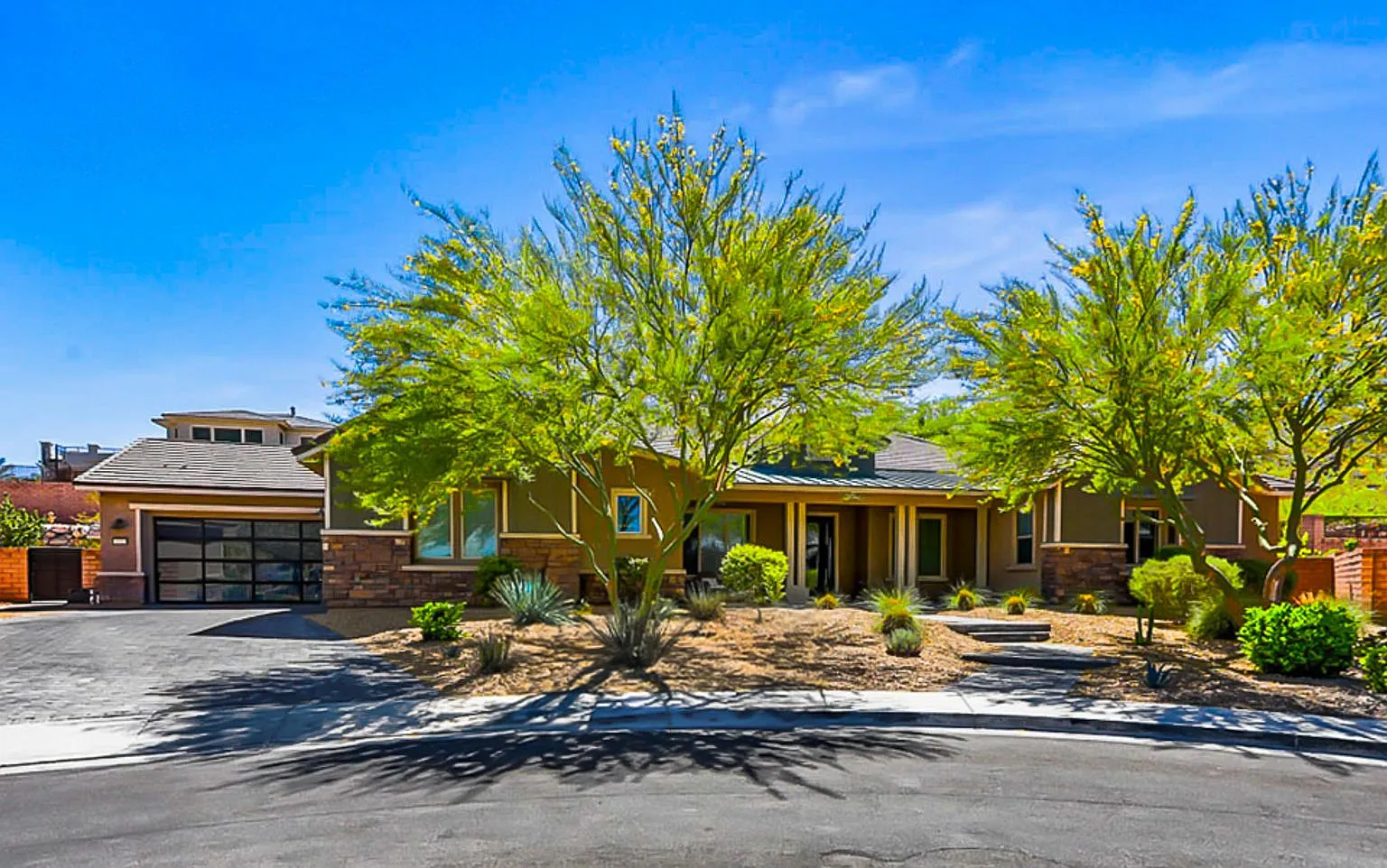 Single Story Pool Home In Reverence Guard Gated Community — Photo 4