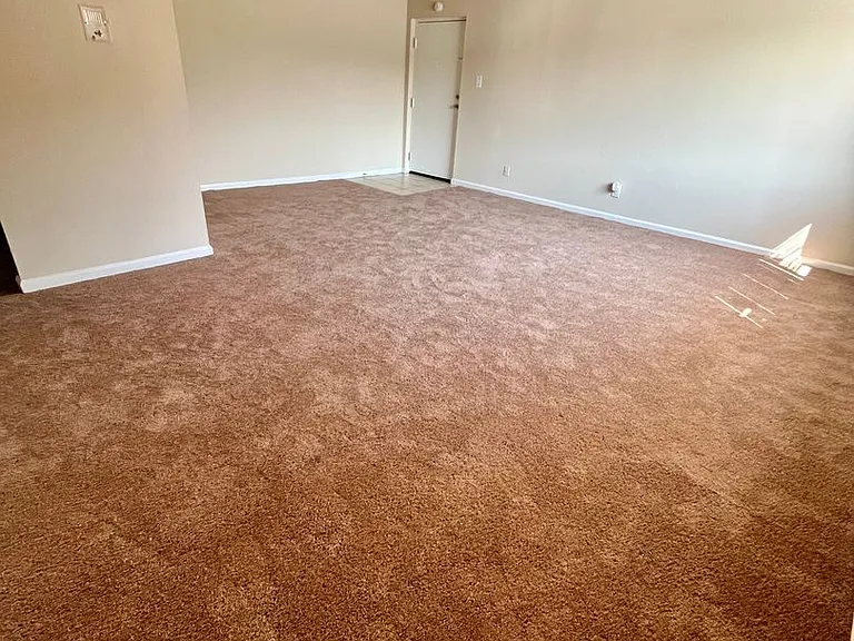 Oak Tree Apartments — Photo 48