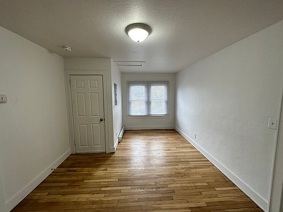 3rd image of 413 Howard St SE #413