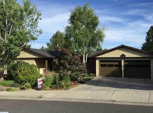885 SE Greenhill Rd, Pullman, WA 99163