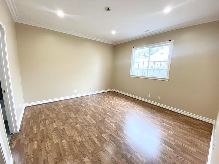 5960 Topeka Dr — Photo 15