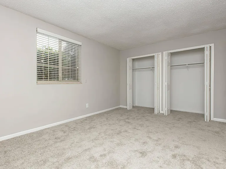 Kingston Pointe Apartments — Photo 7