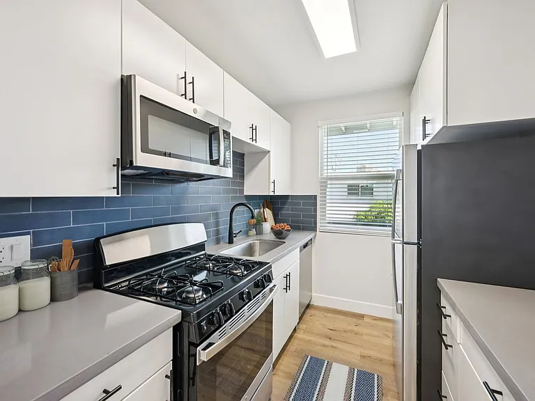 Ellis Midtown — Photo 28