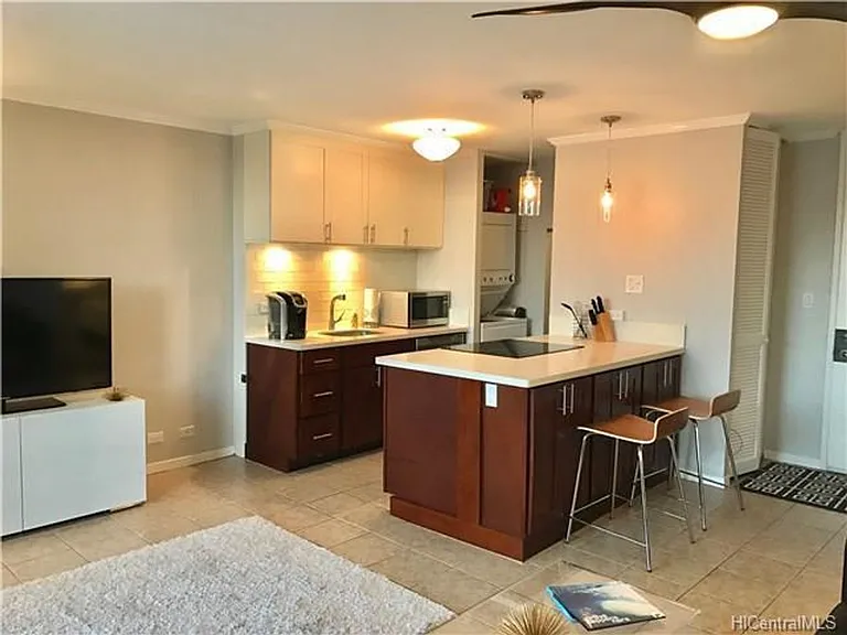 320 Liliuokalani Ave #1701 — Photo 5