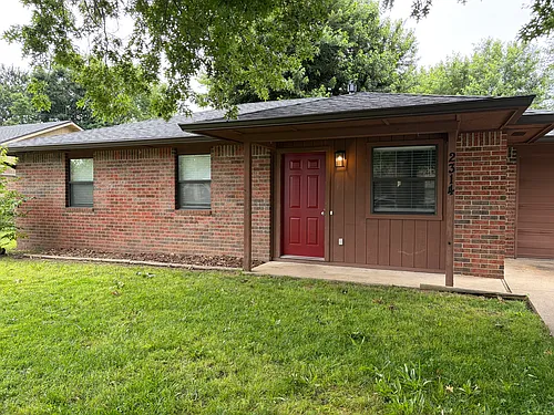 2314 W Meadow Ln Photo 1