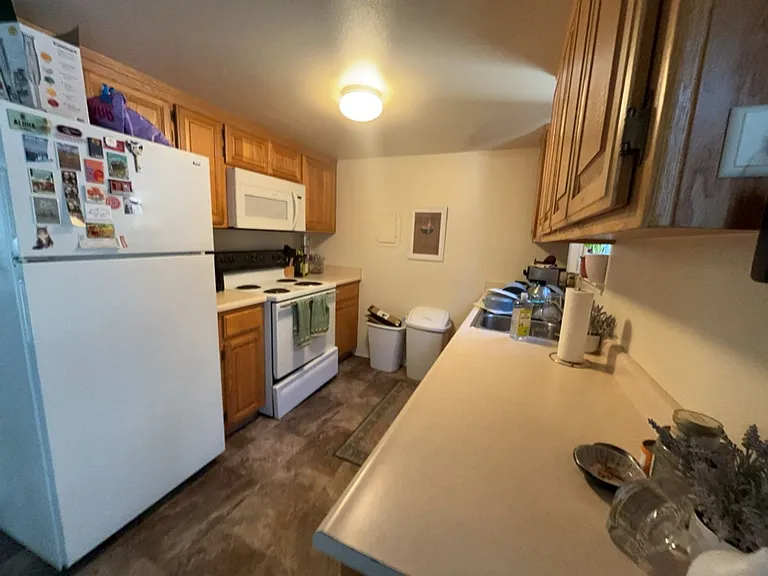 218 University Ave — Photo 5