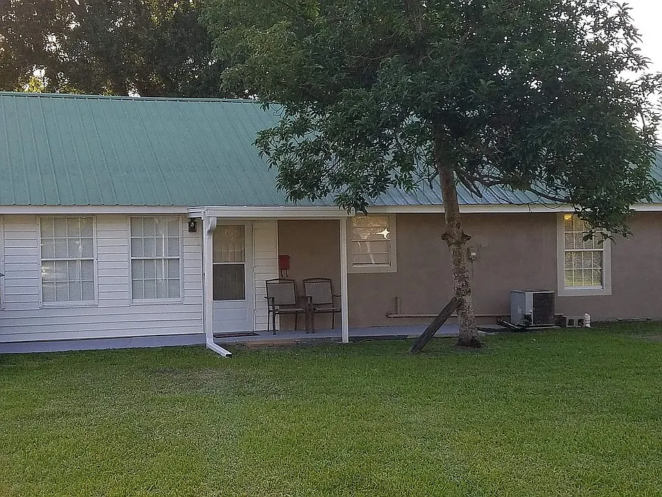 Main House w/Small Porch