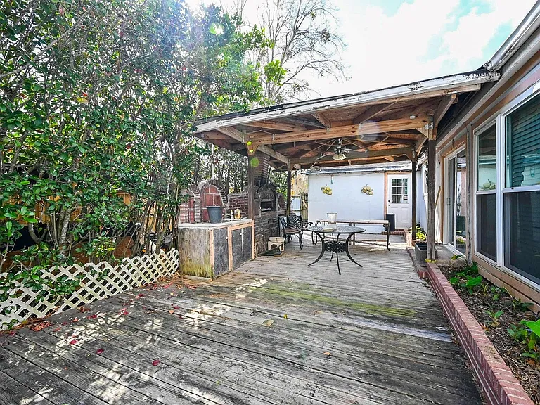 13102 Richmond Ave — Photo 20