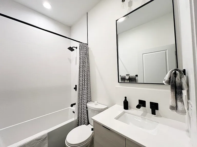 360 Meridian St #7 — Photo 19