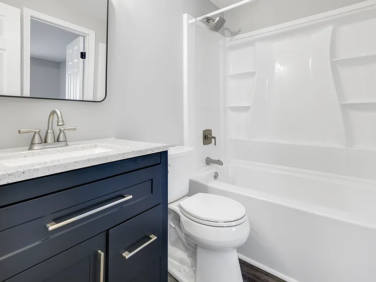 Upstairs Full Bathroom