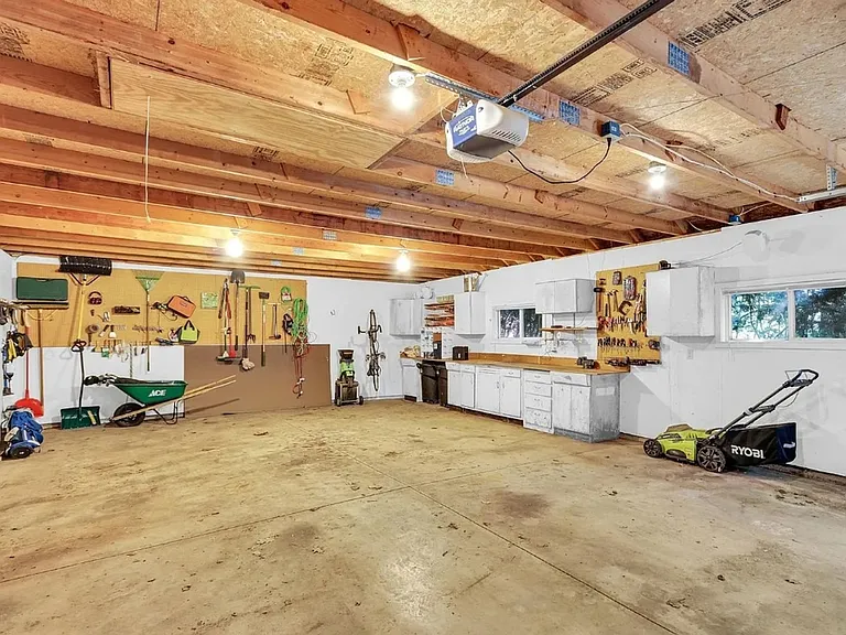 702 W Indiana Ave — Photo 33