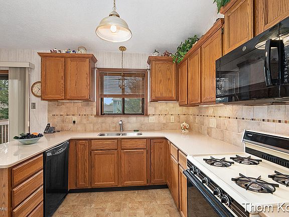 3rd image of 2250 Jamestown Dr SE