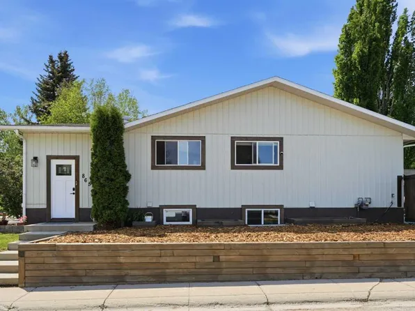 865 E Queensland Dr SE, Calgary, AB T2J 5E4