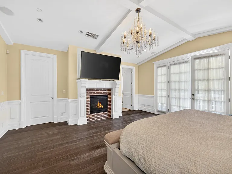 4533 Farmdale Ave — Photo 46