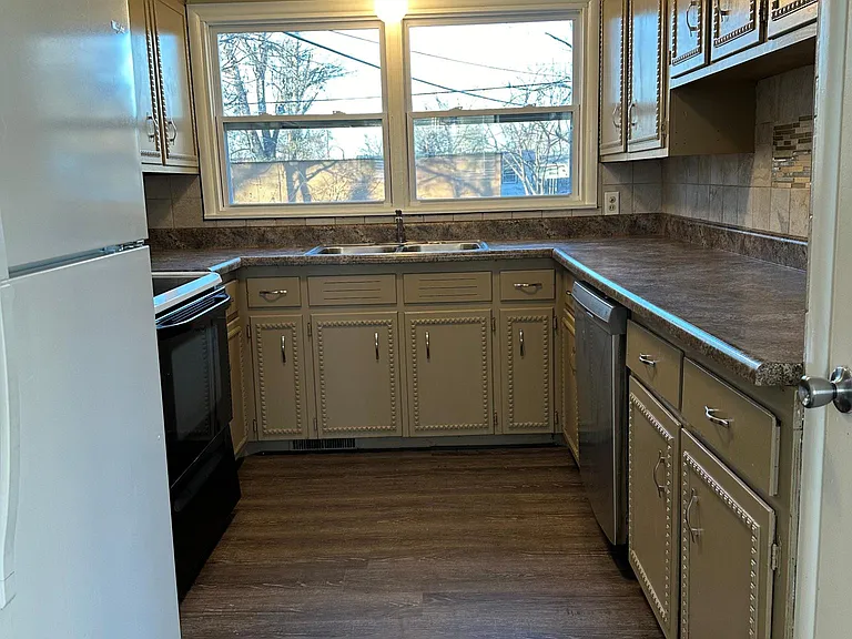 3808 W Westlawn St — Photo 5