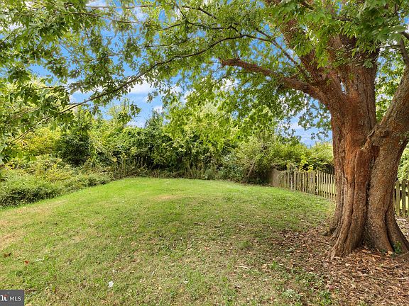 3rd image of 300 Oakway Ct