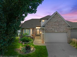 972 Sunset Dr, Waterford, MI 48328