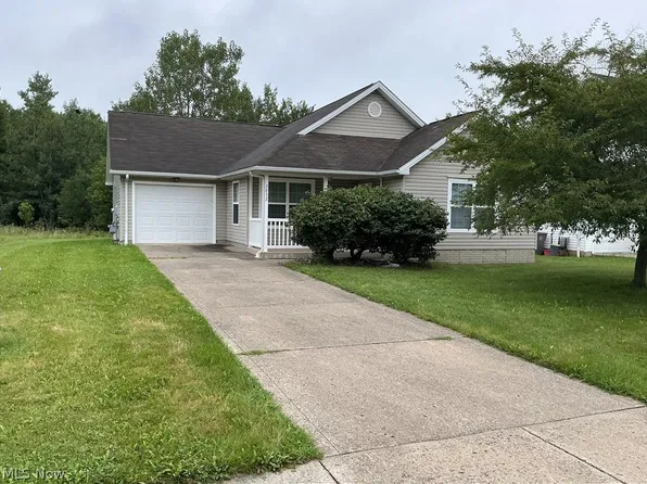 2832 Benford Ln, Youngstown, OH 44505