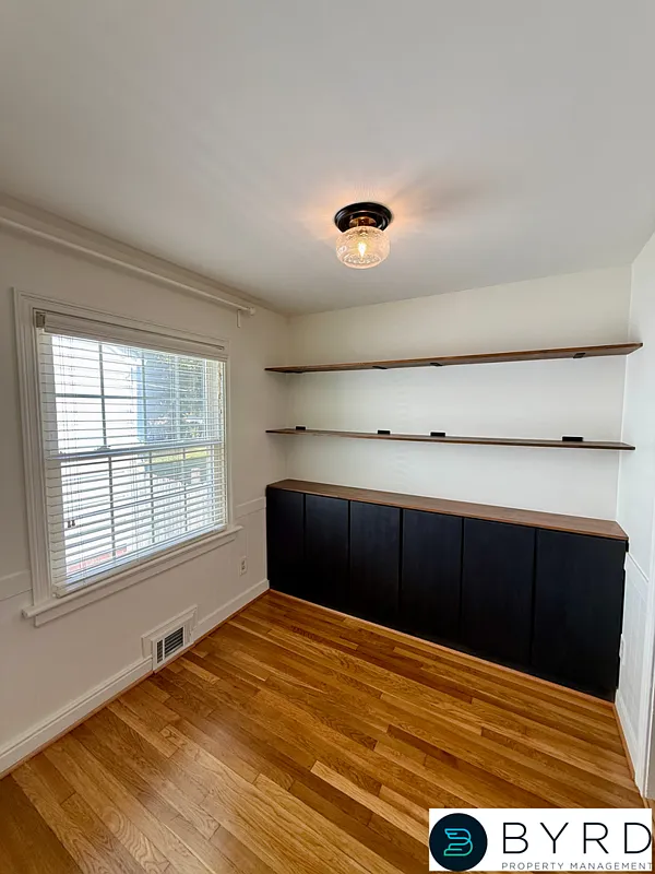 3 bed, 1.0 bath, 980 sqft, $2,495 — Photo 3
