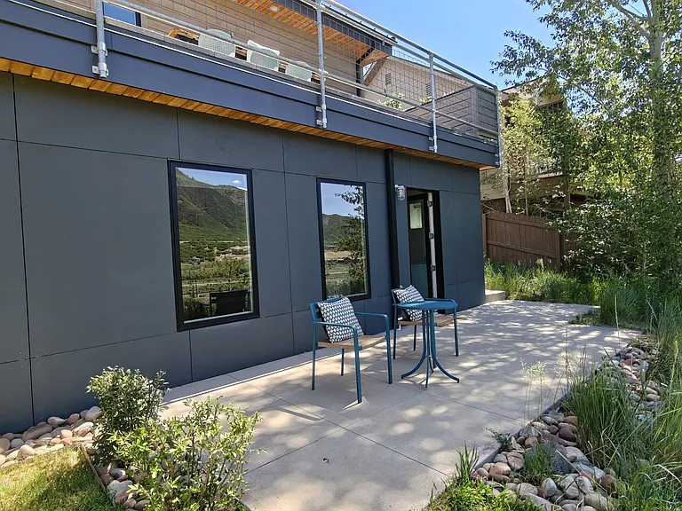 600 Greenway Dr — Photo 3