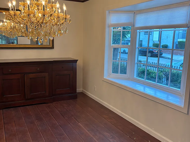 11241 Peach Grove St — Photo 4