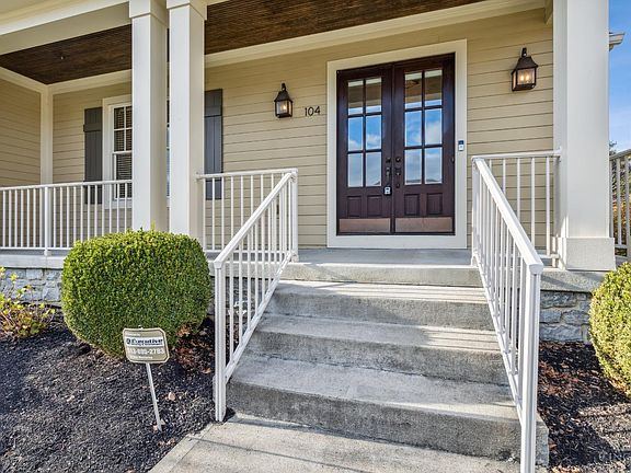 3rd image of 104 Carruthers Pond Dr