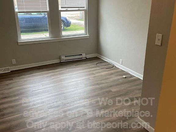 2nd image of 119 Vanburen Ct #2