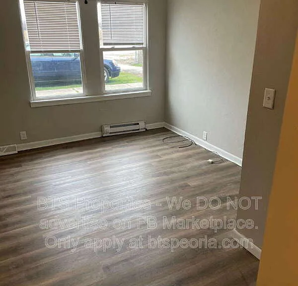 119 Vanburen Ct #2 — Photo 2