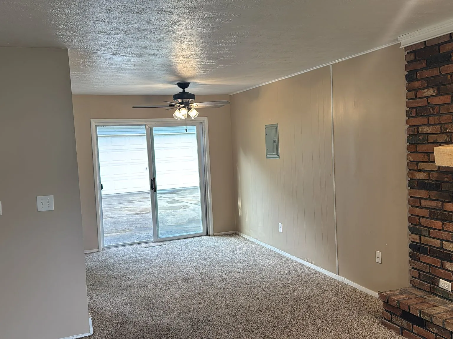 3 bed, 1.5 bath, 1170 sqft, $1,995 — Photo 3