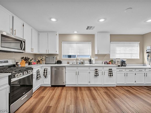 3rd image of 595 Stonehenge Walk Ave