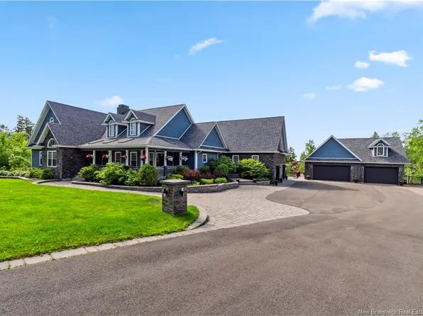 81 Thorncastle St, Moncton, NB E1G 0S6