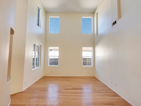 4th image of 31923 Birchwood Dr