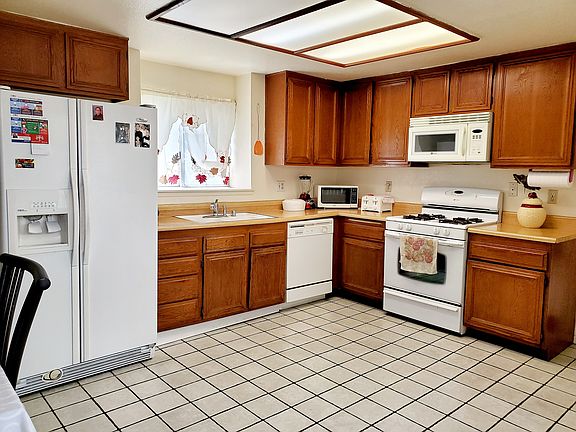 2nd image of 13986 El Contento Ave