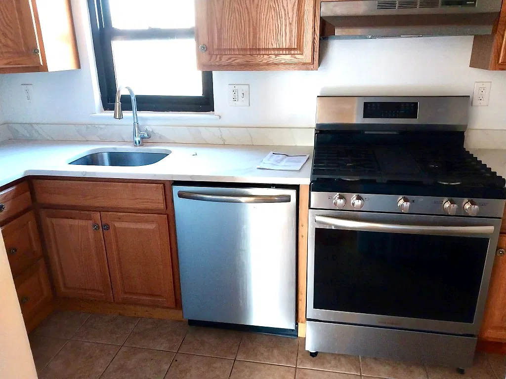 1 bed, 1.0 bath, $2,300 — Photo 2